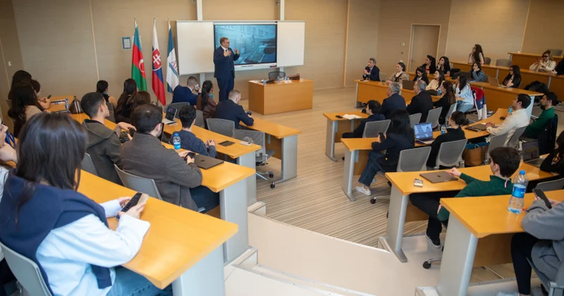 Slovakiyanın ombudsmanı ADA Universitetində tələbələrlə görüşüb