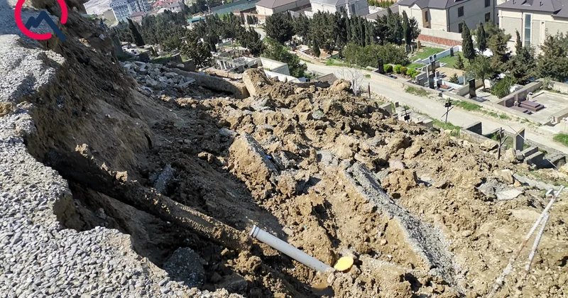 Badamdarda qəbiristanlığa düşən yolda sürüşmə Fotolar