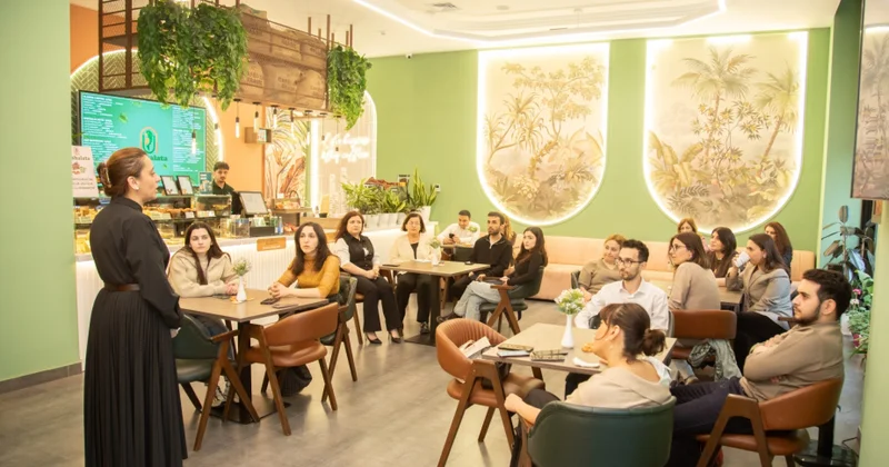 Media nümayəndələri “Kashalata” kafesinin əməkdaşları ilə birgə kofe hazırlayıblar