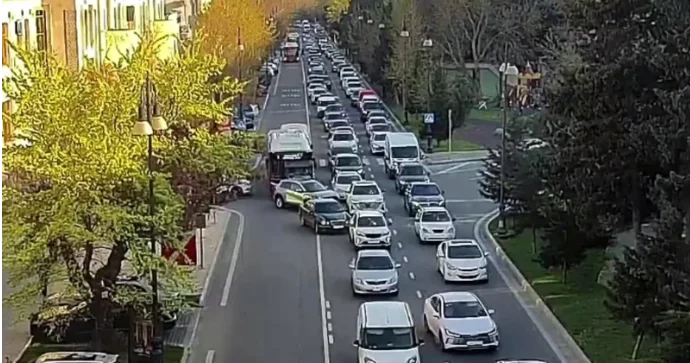 Paytaxtın 15 küçəsində tıxac var SİYAHI FOTO