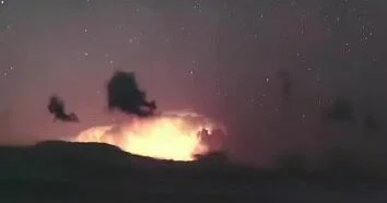 Восхождение Млечного Пути над далекими бурями ВИДЕО