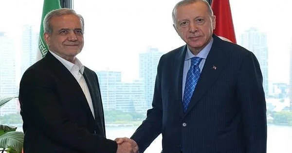 Ərdoğan Pezeşkianla regionu müzakirə etdi