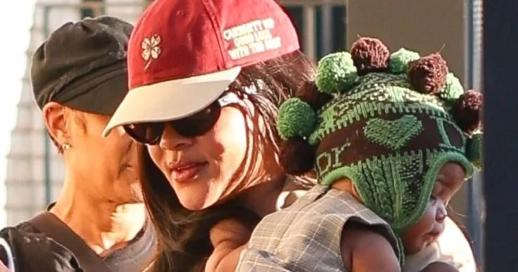 Rihanna qızı ilə Paris küçələrində Fotolar