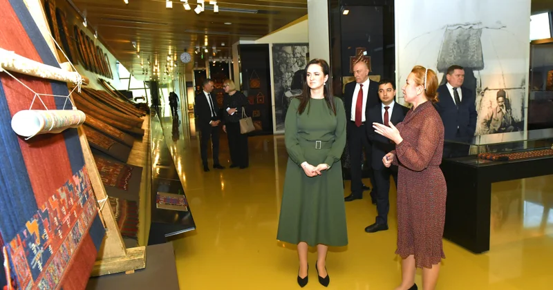 Litvanın Baş naziri Milli Xalça Muzeyini ziyarət edib