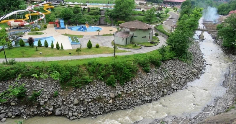 Lerikə 62 yaşlı turist dərəyə yıxıldı FHN nin əməkdaşları köməyə gəldi