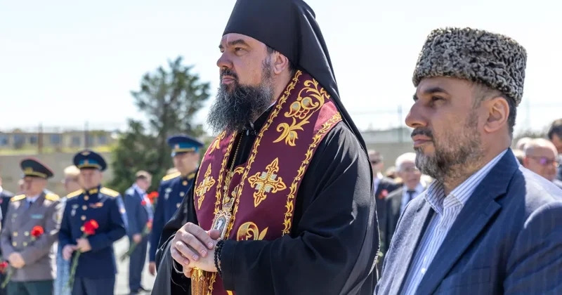 Молла и священник вместе почтили память воинов Второй мировой Азербайджанский мультикультурализм в действии / ФОТОФАКТ