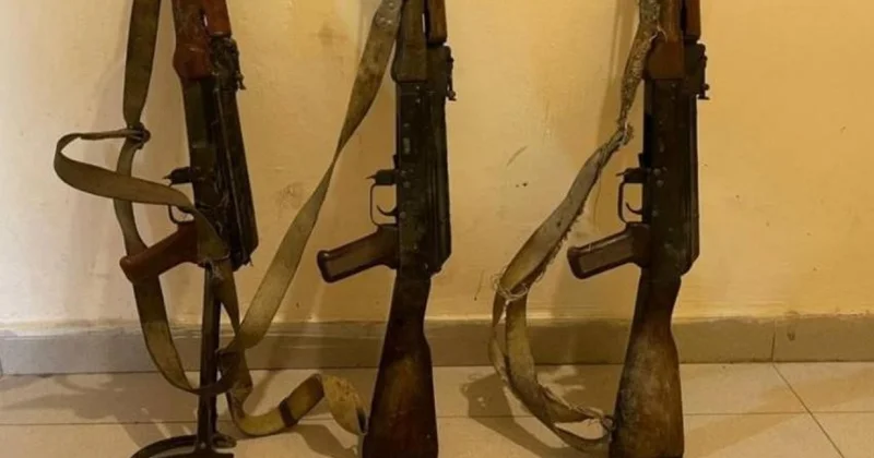 Polis əməkdaşları 5 avtomat aşkarladı