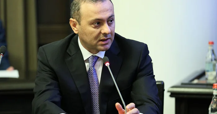 İrəvan Bakı ilə Moskvasız danışmaq istəyir