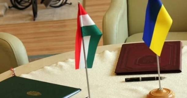 Macarıstan iki ukraynalı diplomatı ölkədən qovub