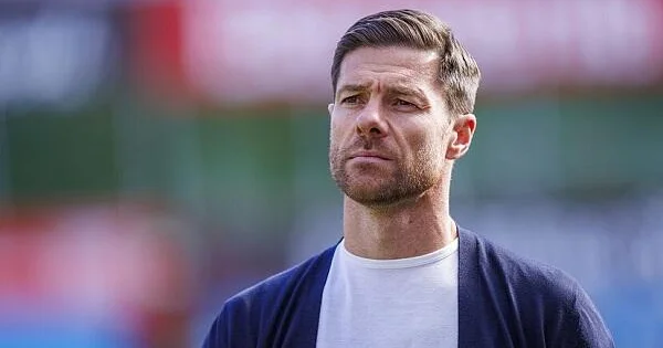 Alonso “Bayer”dən gedir Rəsmi