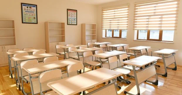 Orta məktəbdə insident Yaralanan var
