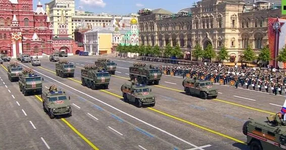 Qızıl Meydanda hərbi parad başladı Canlı