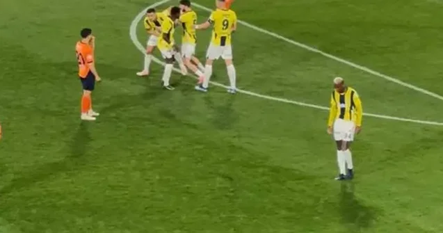 “Fənərbaxça” futbolçuları arasında gərginlik Video