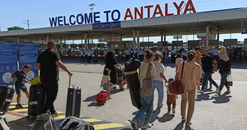1500 rus Türkiyədə qalıb: xəbər gözləyirlər