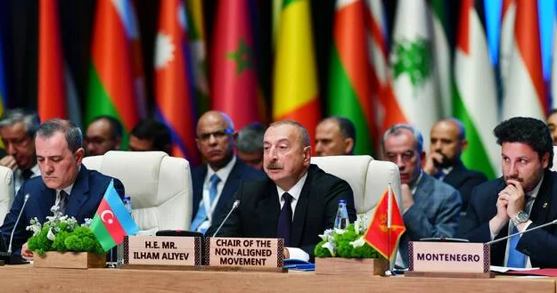 Azərbaycan, xüsusilə Qoşulmama Hərəkatı çərçivəsində Fransanın post kolonial siyasətini ifşa etməkdədir