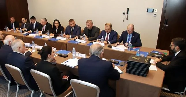 Rövşən Nəcəfin fərasətsiz komandası
