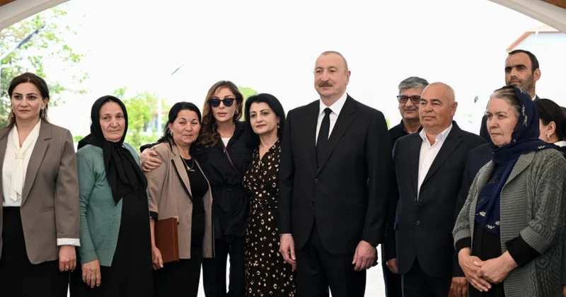 İlham Əliyev onlara evlərinin açarını verdi FOTOLAR