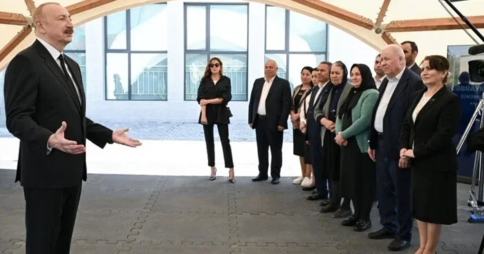 İlham Əliyev və xanımı Şükürbəyli sakinləri ilə görüşdü