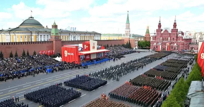 Россия отметила 81 ю годовщину Победы над фашизмом военным парадом