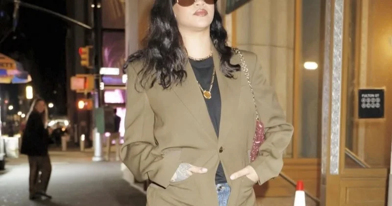 Rihannanın şam yeməyi “look”u