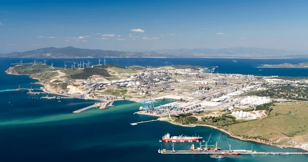 Xarq adası yaxınlığında böyük bir neft ləkəsi aşkar edilib