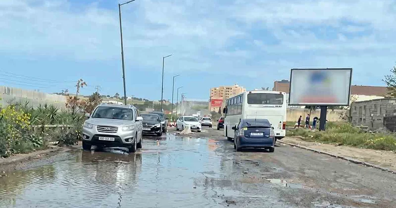 Водители жалуются на разбитую дорогу в Хырдалане