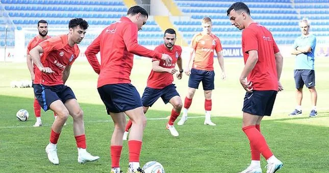Millimizin Macarıstanla oyun öncəsi məşqi Şəkillər