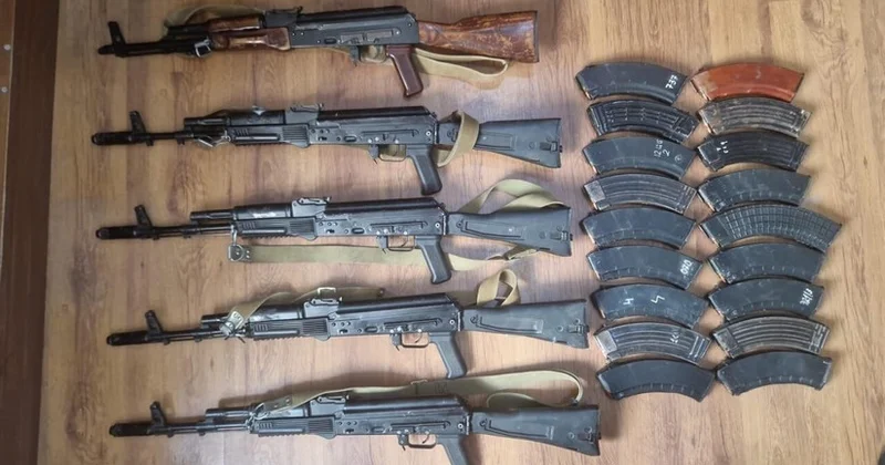 За выходные в Баку и регионах обнаружены 5 автоматов и другое оружие и боеприпасы