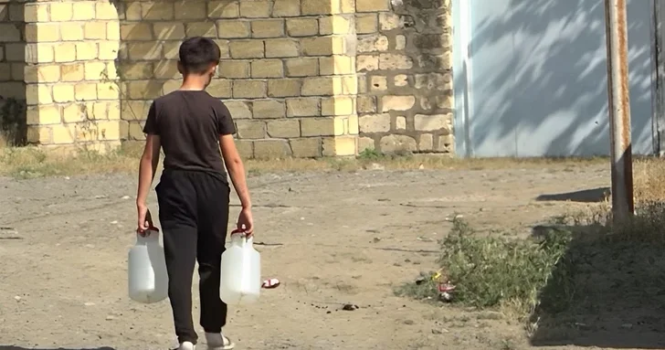 Жители агджабединского села жалуются на отсутствие воды