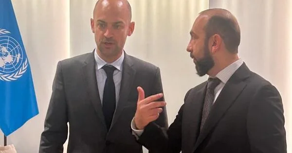 Mirzoyan Barro ilə görüşdü