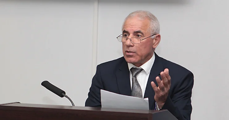 Oqtay Abdullayev: Gərək futbolçunun özündə də bacarıq olsun