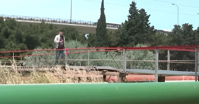 Bakıda neft kəmərinin üzərində təhlükəli piyada keçidi