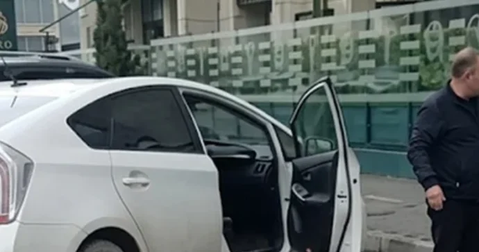 Parklanma MÜBAHİSƏSİ: Sürücü cəriməyə etiraz etdi Yol polisindən açıqlama FOTO VİDEO