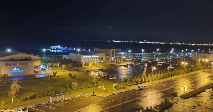 Sumqayıt bulvarında avtomobillərin hərəkəti piyadalara təhlükə yaradır FOTO