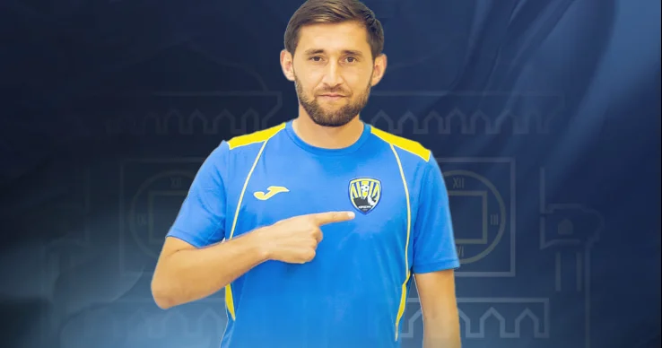 Millinin sabiq futbolçusu karyerasını bitirdi