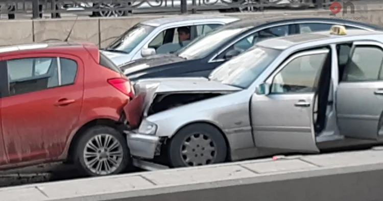 Bakıda zəncirvari qəza 10 avtomobil...