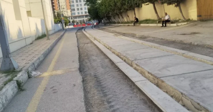 Bakıda yeni yerüstü metro stansiyasının relsləri çəkilir FOTOLAR