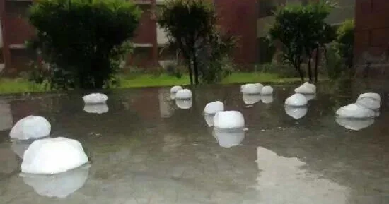 Şahbuza diametri 1 sm olan dolu yağdı