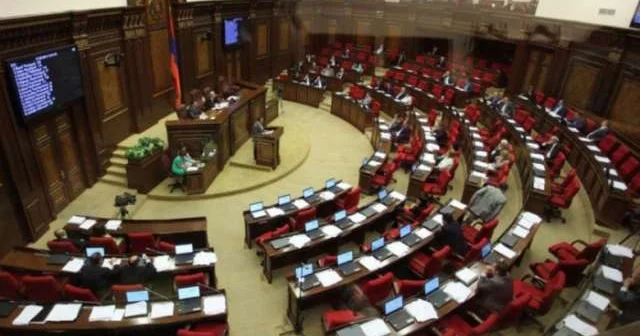 60 səsə görə 5 deputat kürsüsünü itirdilər