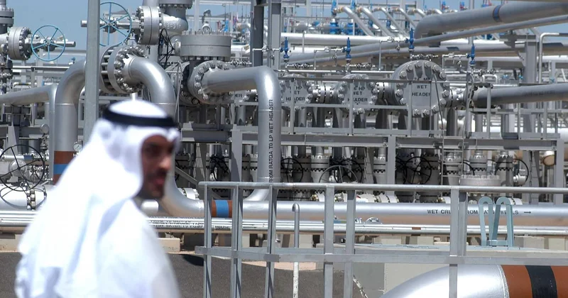 Кувейт ведет переговоры с Саудовской Аравией и ОАЭ об экспорте нефти через их трубопроводы