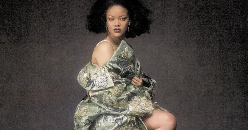 Rihanna EE72 jurnalının üz qabığında Afrika kraliçalarını canlandırır...