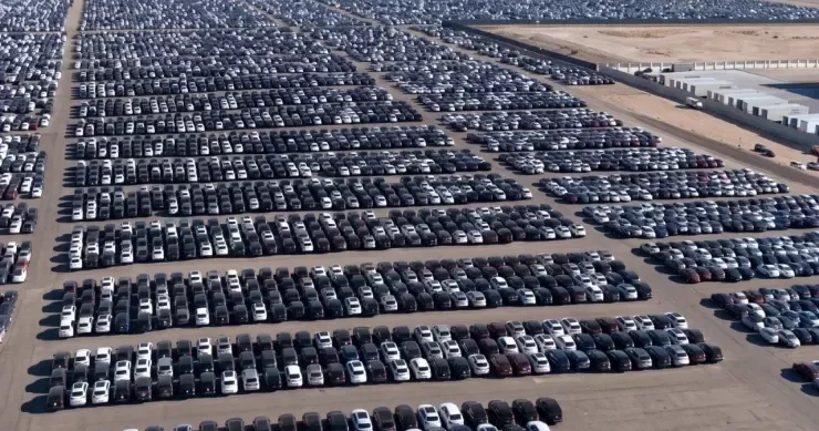 Səhrada 350 min Volkswagen və Audi qəbiristanı: Avtomobillər ora niyə atılıblar?
