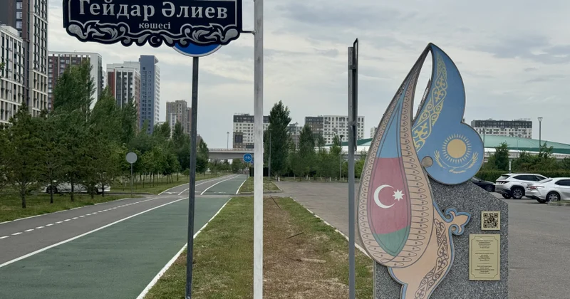 Astanadakı xatirə lövhəsi Qazaxıstan Azərbaycan dostluğunu xatırladır