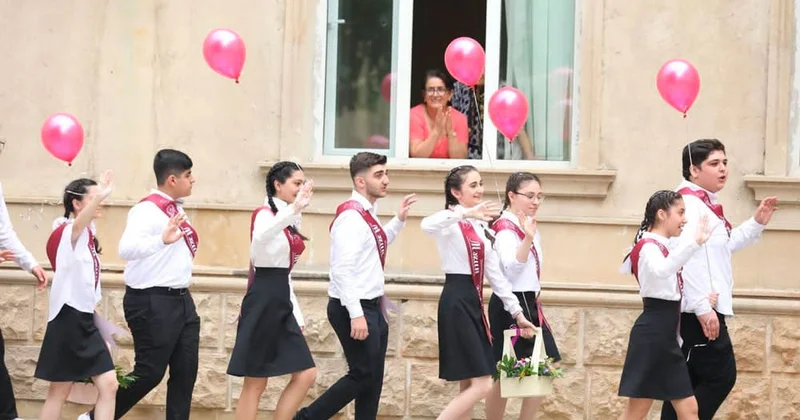 Bakıda 12 ci sinfi bitirənlər də var