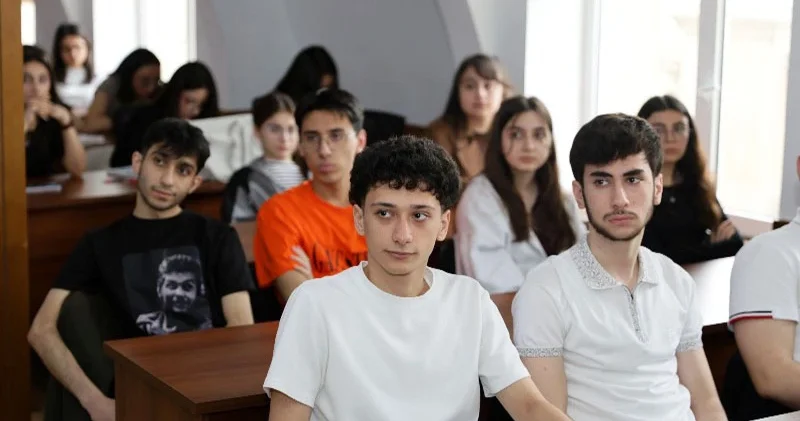 Şagird “2” alırsa sinifdən sinfə keçirlməsinə icazə verilməməlidir RƏY