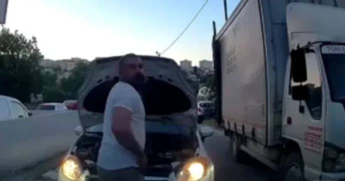 Yol verməmək üçün maraqlı bəhanə: “Maşınım xarab olub” dedi VİDEO