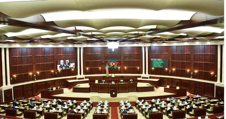 Парламент Азербайджана начал рассмотрение госбюджета за 2025 год