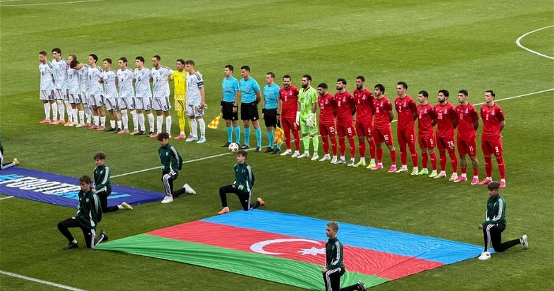 LIVE: Азербайджан быстро пропускает от Сан Марино