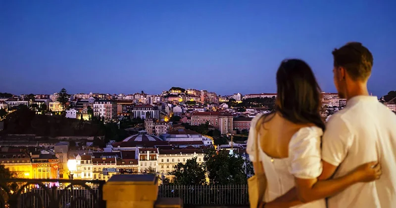Turistlər getdikcə gecə həyatını seçirlər: Səbəb nədir?