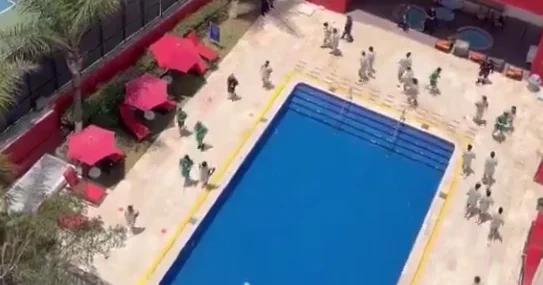 İran millisi hovuz kənarında hazırlaşdı VİDEO